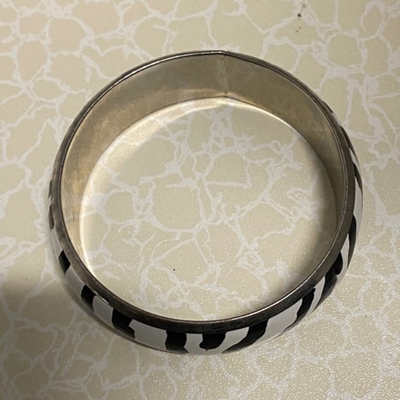 Women's Fashion Bangle Bracelet White and Black - Picture 5 of 11